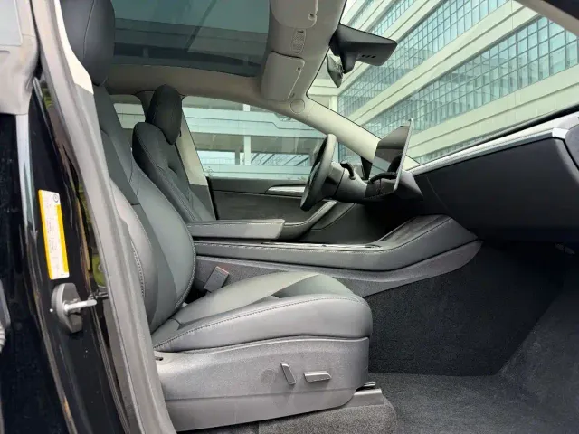 Tesla Model Y — Фото автомобиля 11