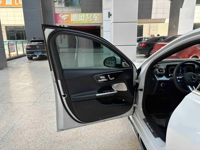Mercedes-Benz C-Class — Фото автомобиля 19