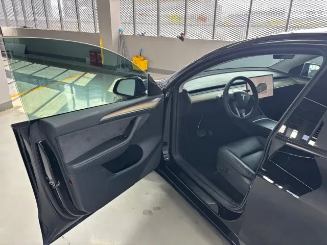 Tesla Model Y — Фото автомобиля 10