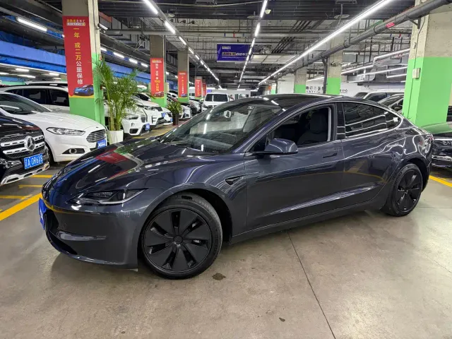 Фотография автомобиля — Tesla Model 3