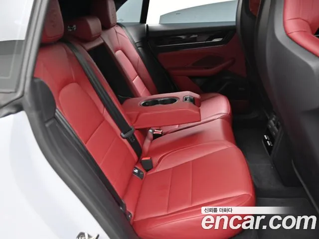 Porsche Macan Electric — Фото автомобиля 12