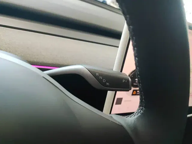 Tesla Model Y — Фото автомобиля 13