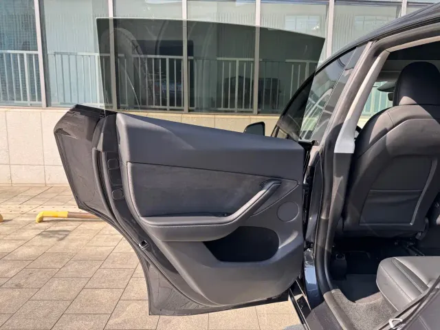 Tesla Model Y — Фото автомобиля 10
