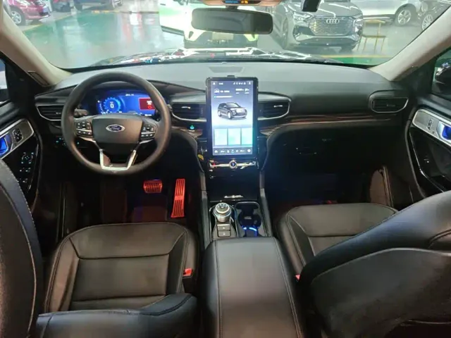 Ford Explorer — Фото автомобиля 9