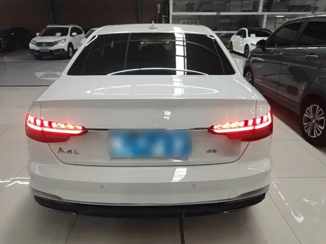 Audi A4L — Фото автомобиля 5