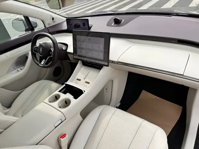 Zhijie Luxeed R7 2026 Pure Electric Max+ — Фото автомобиля 15