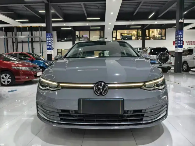 Volkswagen Golf — Фото автомобиля 2