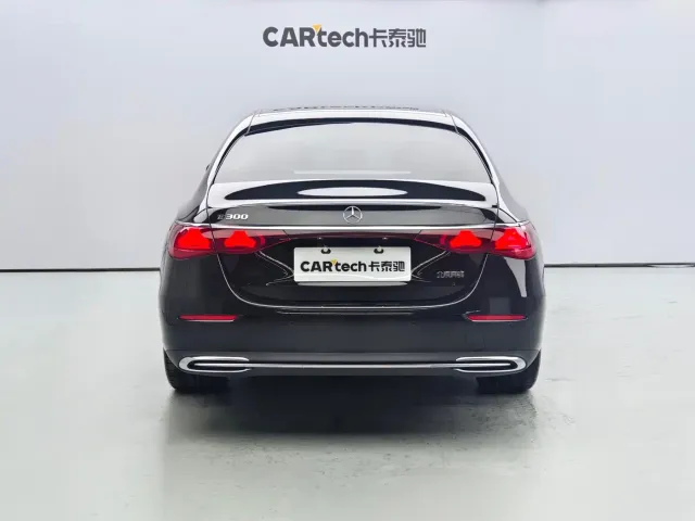 Mercedes-Benz E-Class — Фото автомобиля 5