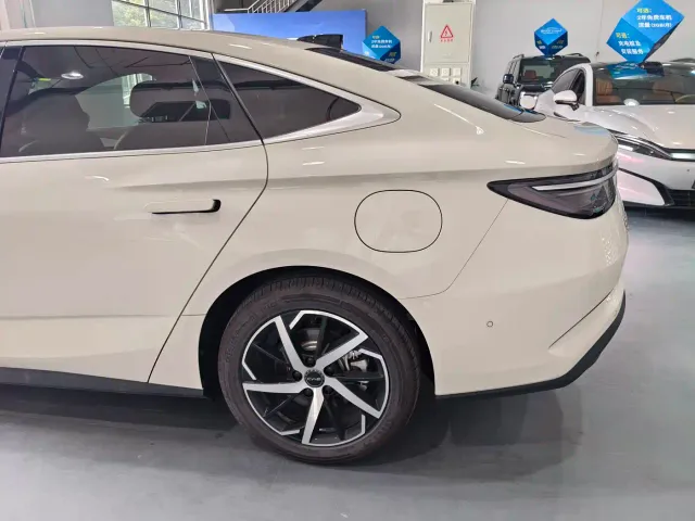 BYD Seal 07 DM-i — Фото автомобиля 8
