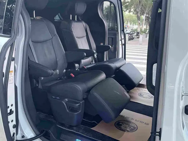 Toyota Sienna — Фото автомобиля 19