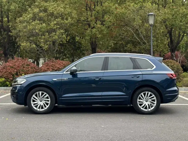 Volkswagen Touareg — Фото автомобиля 3