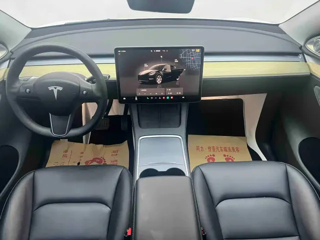 Tesla Model Y — Фото автомобиля 7