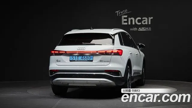 Audi Q4 e-tron — Фото автомобиля 4
