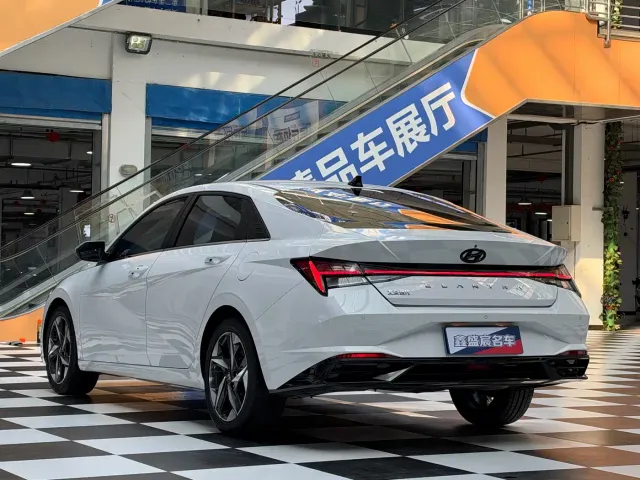 Hyundai Elantra — Фото автомобиля 20