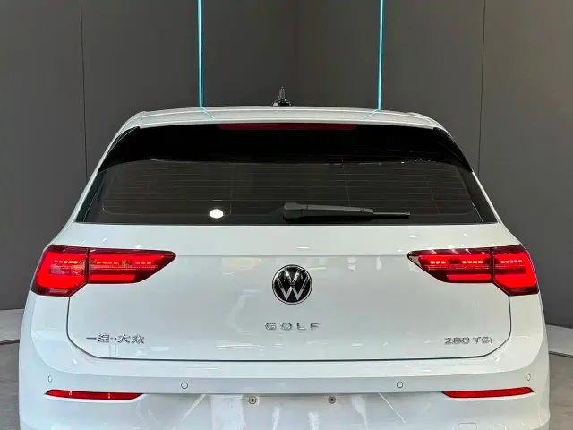 Volkswagen Golf — Фото автомобиля 7