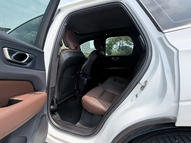 Volvo XC60 — Фото автомобиля 6