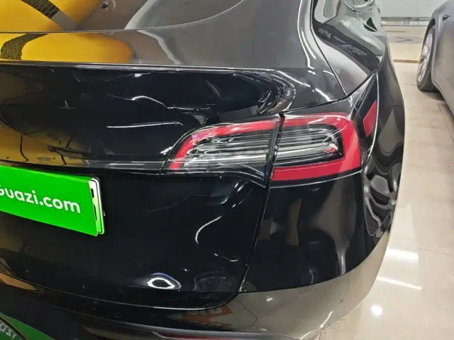 Tesla Model Y — Фото автомобиля 7