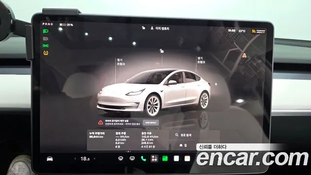 Tesla Model 3 — Фото автомобиля 11