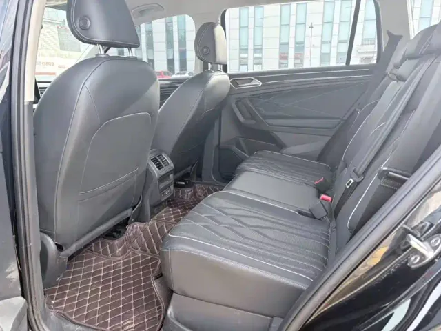 Volkswagen Tiguan L — Фото автомобиля 11