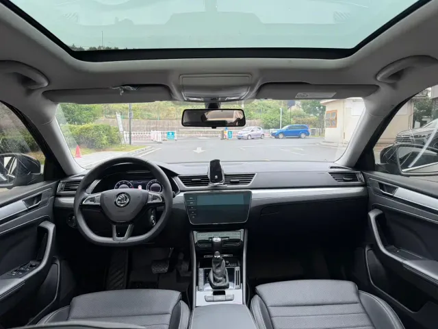 Skoda Superb — Фото автомобиля 12