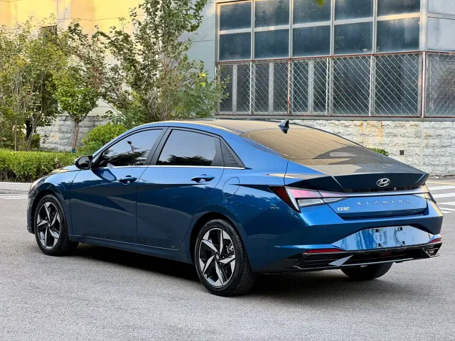 Hyundai Elantra — Фото автомобиля 4