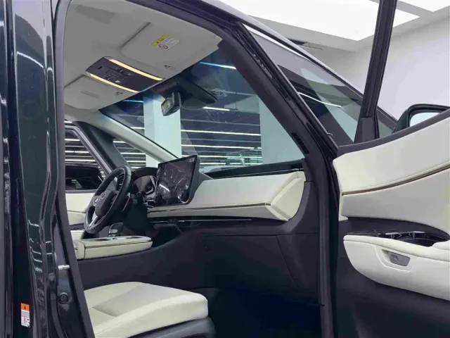 Lexus LM — Фото автомобиля 11