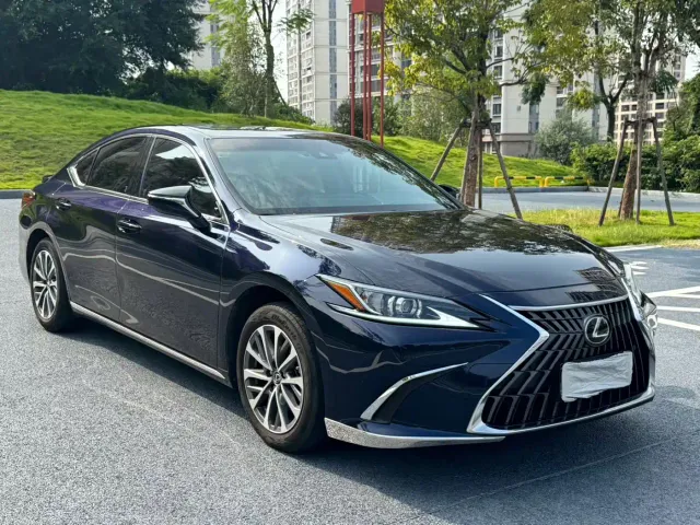 Lexus ES — Фото автомобиля 3