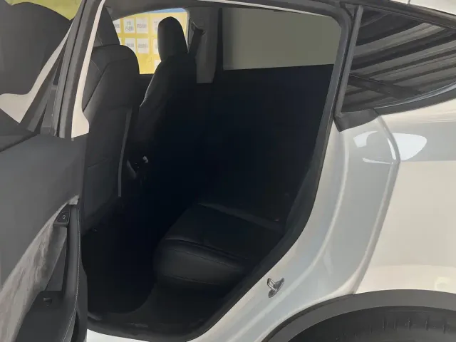 Tesla Model Y — Фото автомобиля 6