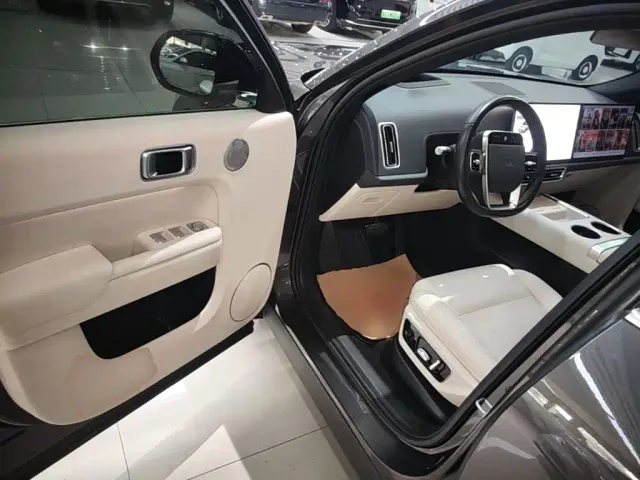 Li Auto L7 — Фото автомобиля 15
