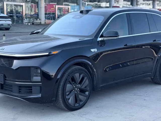 Li Auto L8 — Фото автомобиля 2