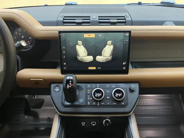 Land Rover Defender — Фото автомобиля 14