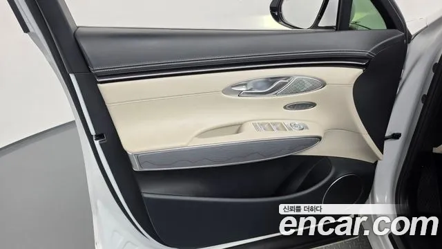 Genesis GV70 — Фото автомобиля 13