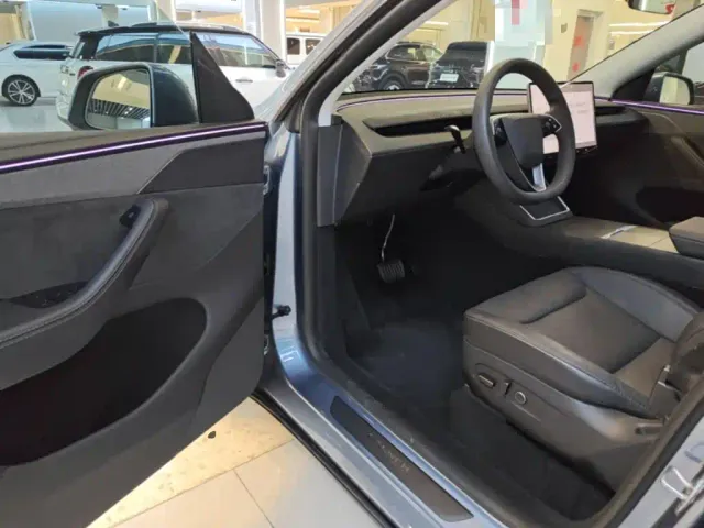 Tesla Model Y — Фото автомобиля 15