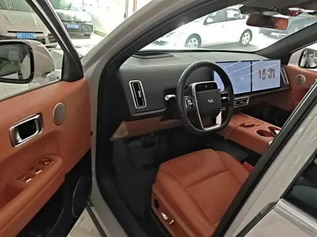 Li Auto L6 — Фото автомобиля 15