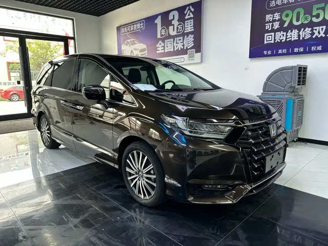 Honda Elysion — Фото автомобиля 3