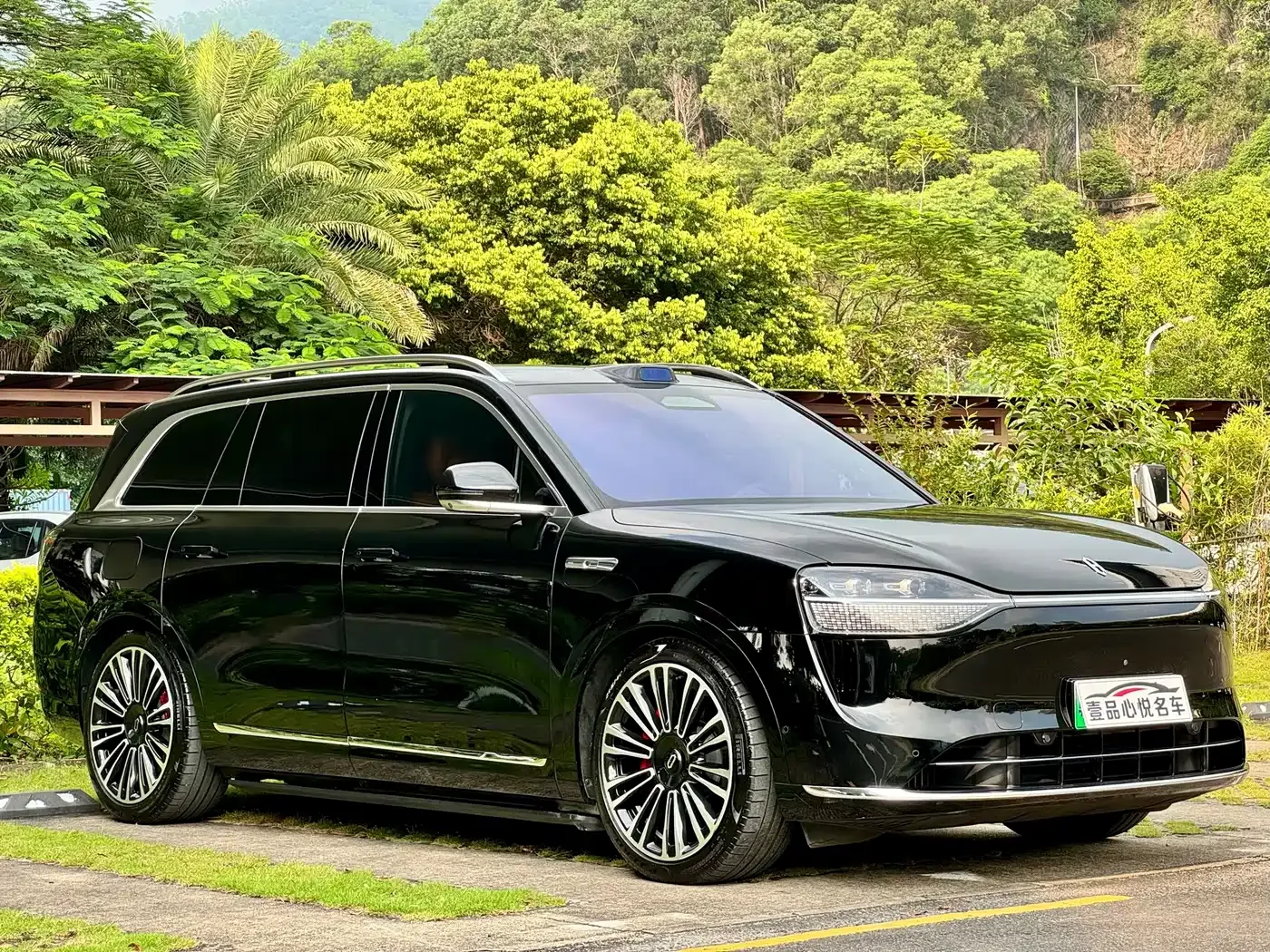 AITO Wenjie AITO M9 2024 Model Extended Range Ultra Edition 52kWh 5-Seater — Фото автомобиля 3