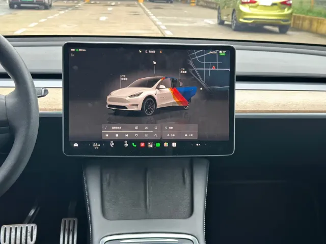 Tesla Model Y — Фото автомобиля 10