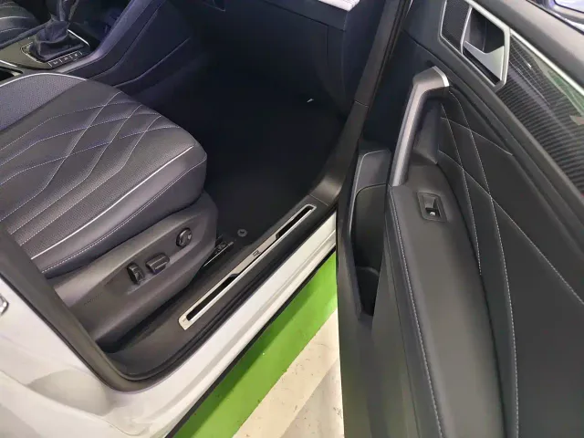 Volkswagen Tiguan L — Фото автомобиля 11