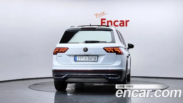 Volkswagen Tiguan — Фото автомобиля 4