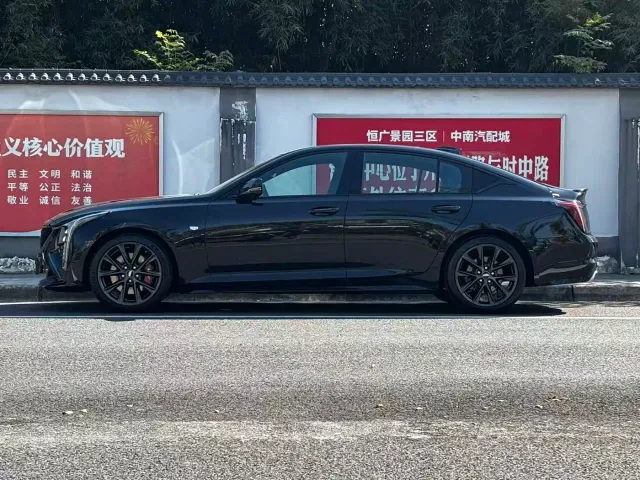 Cadillac CT5 — Фото автомобиля 3