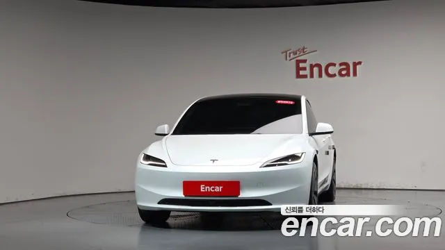 Tesla Model 3 — Фото автомобиля 3