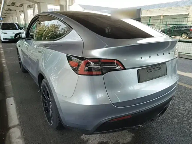 Tesla Model Y — Фото автомобиля 4