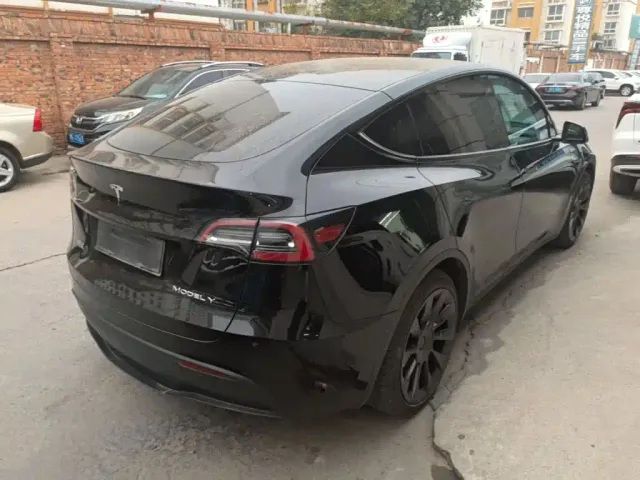 Tesla Model Y — Фото автомобиля 6