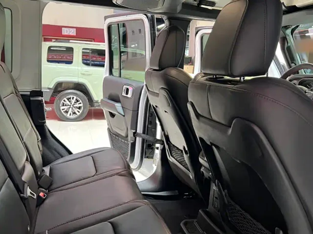 Jeep Wrangler — Фото автомобиля 9