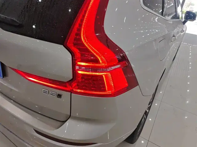 Volvo XC60 — Фото автомобиля 7