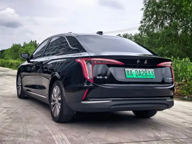 Hongqi E-QM5 — Фото автомобиля 9