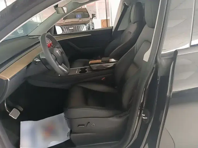 Tesla Model Y — Фото автомобиля 14