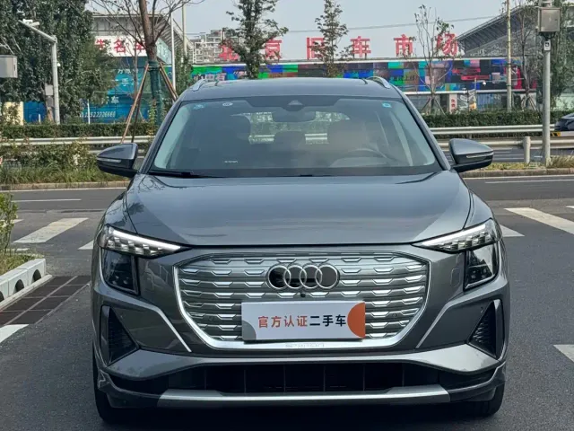Audi Q5 e-tron — Фото автомобиля 2