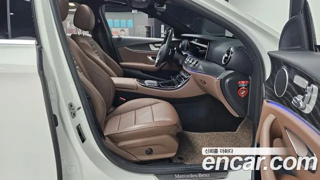 Mercedes-Benz E-Class — Фото автомобиля 11