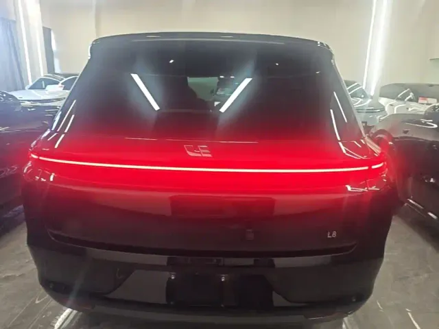 Li Auto L8 — Фото автомобиля 5
